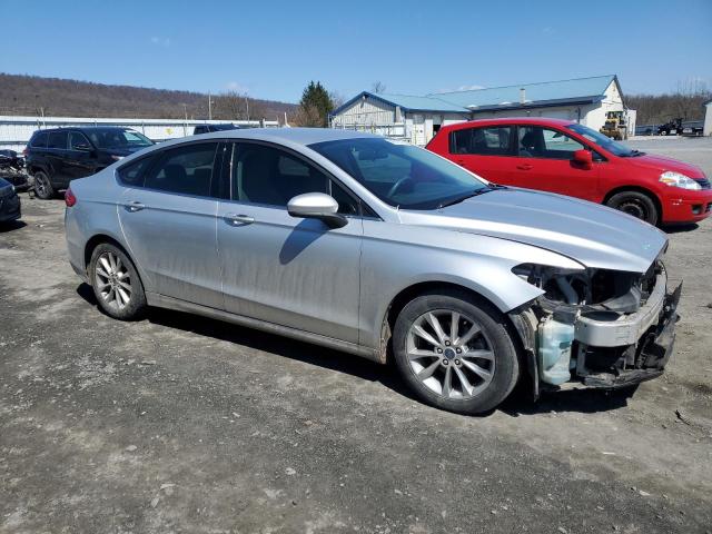 3FA6P0H7XHR150528 - 2017 FORD FUSION SE SILVER photo 4