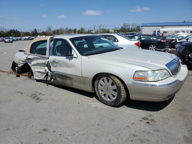 1LNHM83W84Y665902 - 2004 LINCOLN TOWN CAR ULTIMATE WHITE photo 4