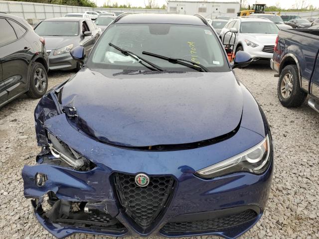 ZASFAKPN5J7B58645 - 2018 ALFA ROMEO STELVIO SPORT Blau Foto 5