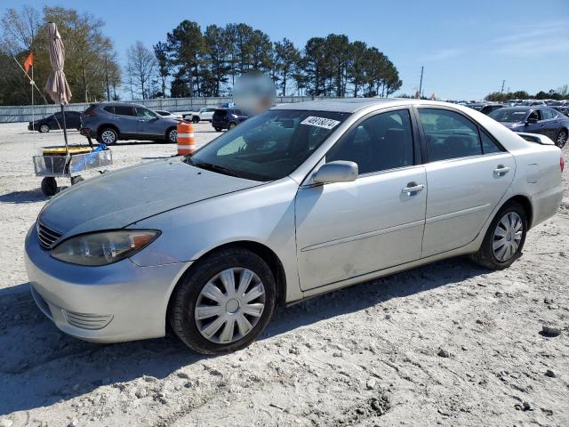 4T1BE32K25U963455 - 2005 TOYOTA CAMRY LE SILVER photo 1