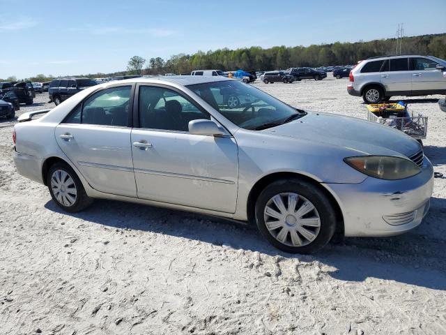4T1BE32K25U963455 - 2005 TOYOTA CAMRY LE SILVER photo 4