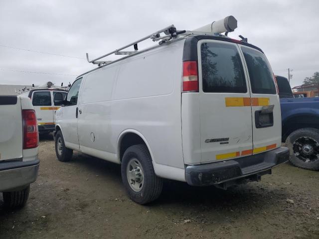 1GCWGFCA8D1194421 - 2013 CHEVROLET EXPRESS G2 WHITE photo 2