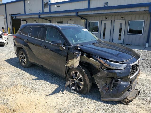 5TDGZRAH0MS522708 - 2021 TOYOTA HIGHLANDER XLE BLACK photo 4