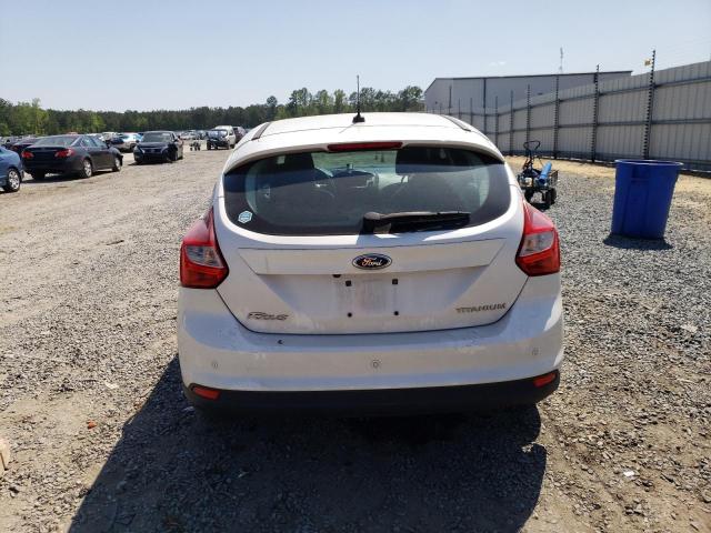 1FAHP3N23CL281617 - 2012 FORD FOCUS TITANIUM WHITE photo 6