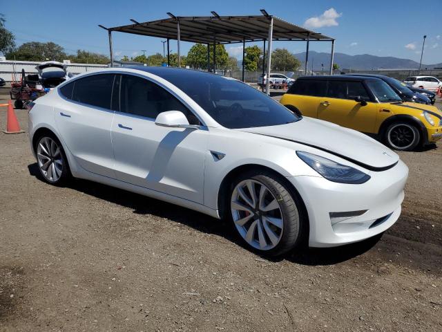 5YJ3E1EB1JF081740 - 2018 TESLA MODEL 3 WHITE photo 4