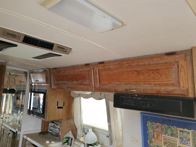 1STHEYU34WJ512050 - 1998 AIRSTREAM CAMPER SILVER photo 8