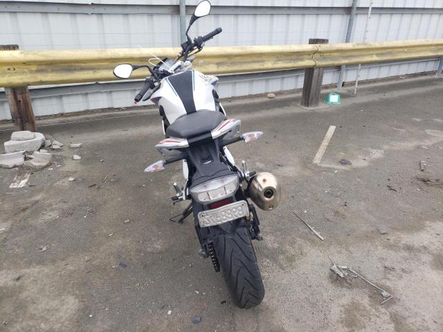 WB30G1102KR857746 - 2019 BMW G310 R WHITE photo 4