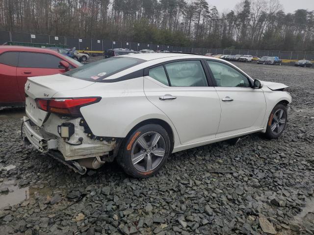 1N4BL4DWXKC181072 - 2019 NISSAN ALTIMA SV WHITE photo 3