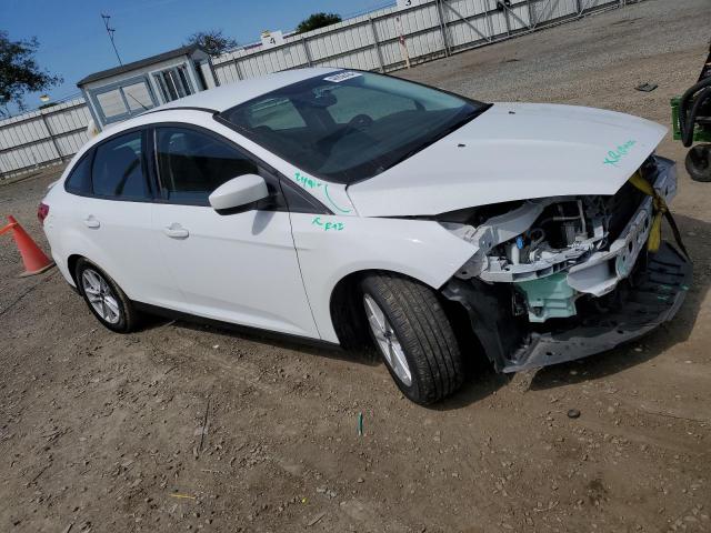 1FADP3FE7JL236524 - 2018 FORD FOCUS SE WHITE photo 4