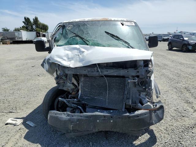 1GTGG29U371175553 - 2007 GMC SAVANA G2500 WHITE photo 5