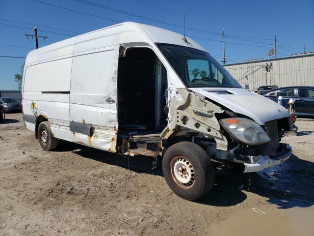 WD3PE8CB4B5601133 - 2011 MERCEDES-BENZ SPRINTER 2500 WHITE photo 4