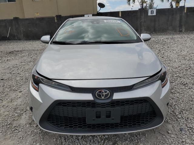 5YFEPMAE7MP152131 - 2021 TOYOTA COROLLA LE SILVER photo 5