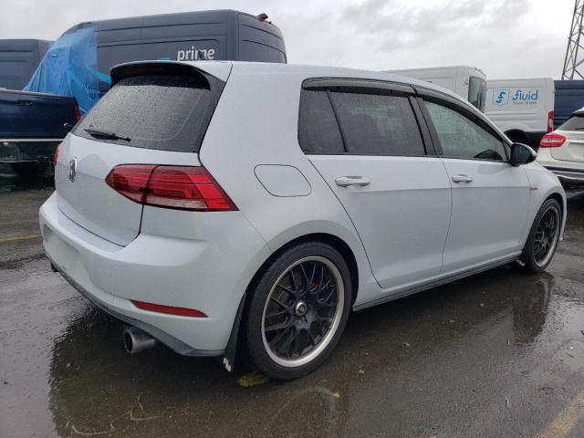 3VW547AU9JM297141 - 2018 VOLKSWAGEN GTI S WHITE photo 3