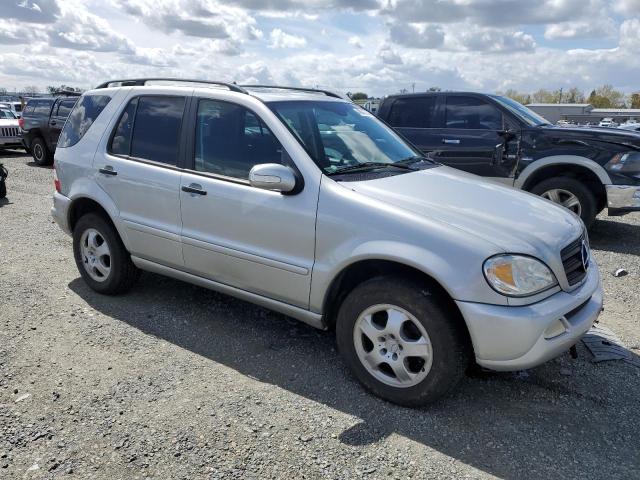 4JGAB54E72A291509 - 2002 MERCEDES-BENZ ML 320 SILVER photo 4