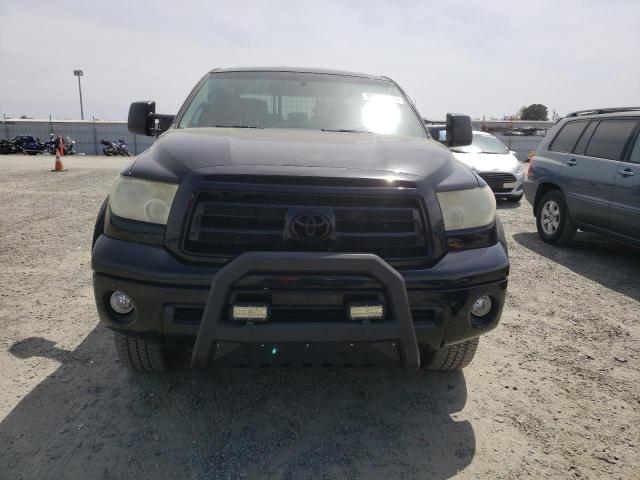 5TFRM5F19BX033369 - 2011 TOYOTA TUNDRA DOUBLE CAB SR5 BLACK photo 5