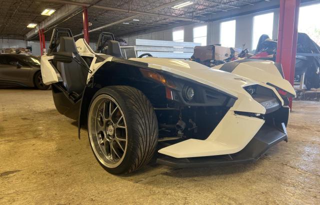 57XAASFA7K8133167 - 2019 POLARIS SLINGSHOT WHITE photo 1