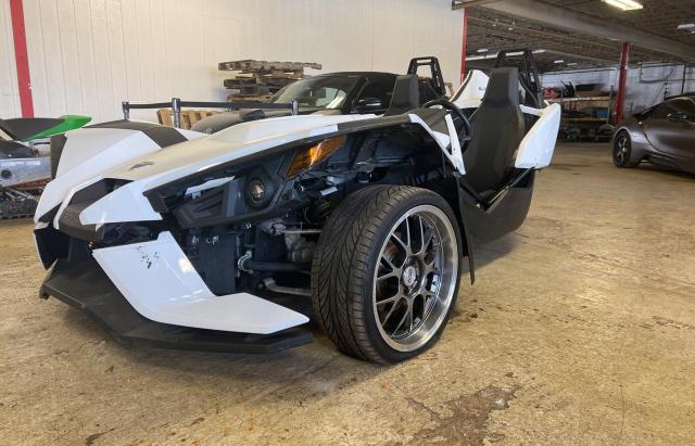 57XAASFA7K8133167 - 2019 POLARIS SLINGSHOT WHITE photo 2