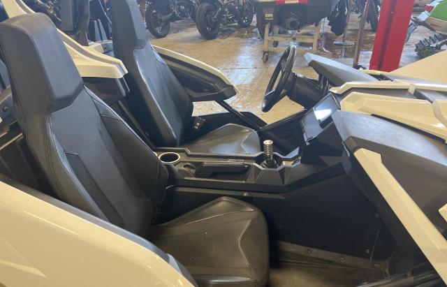57XAASFA7K8133167 - 2019 POLARIS SLINGSHOT WHITE photo 5
