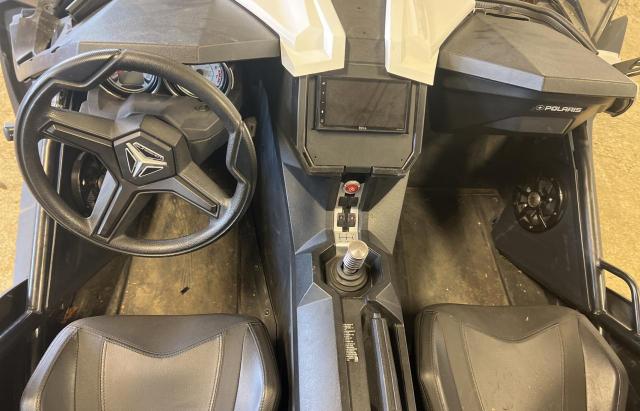 57XAASFA7K8133167 - 2019 POLARIS SLINGSHOT WHITE photo 9
