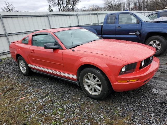 1ZVFT80N275315422 - 2007 FORD MUSTANG RED photo 4