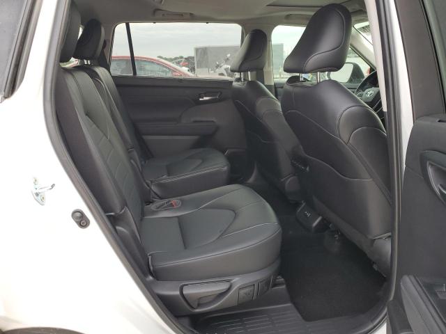 5TDGZRAH3NS123227 - 2022 TOYOTA HIGHLANDER XLE WHITE photo 11