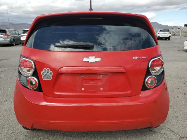 1G1JA6SH0D4206336 - 2013 CHEVROLET SONIC LS RED photo 6