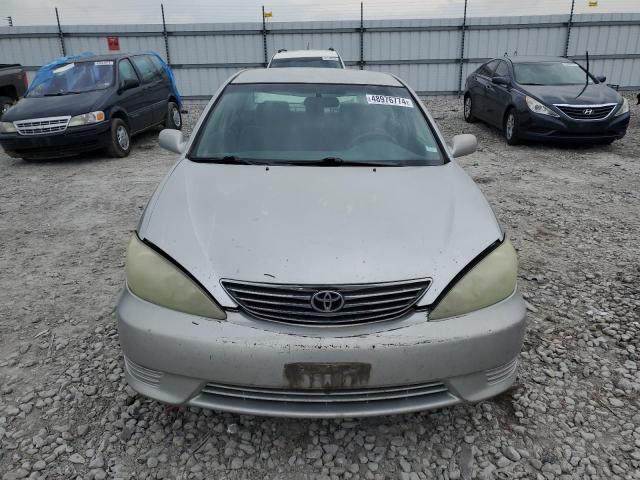 4T1BE32K05U383542 - 2005 TOYOTA CAMRY LE SILVER photo 5