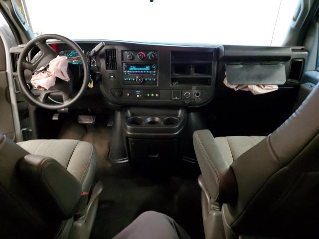 1GAZGPFG3H1260035 - 2017 CHEVROLET EXPRESS G3 LT WHITE photo 8