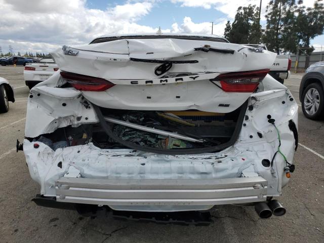 4T1G11AK2RU898393 - 2024 TOYOTA CAMRY SE NIGHT SHADE WHITE photo 6