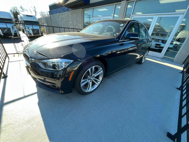 WBA8D9C52JEM33923 - 2018 BMW 330 XI Czarny zdjęcie 2