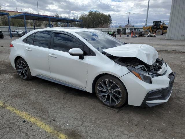 JTDM4MCE5NJ098268 - 2022 TOYOTA COROLLA SE WHITE photo 4