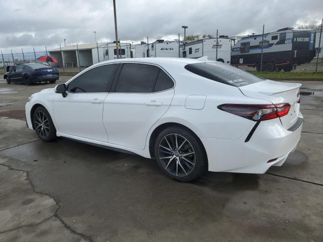 4T1G11AK4PU719865 - 2023 TOYOTA CAMRY SE NIGHT SHADE WHITE photo 2