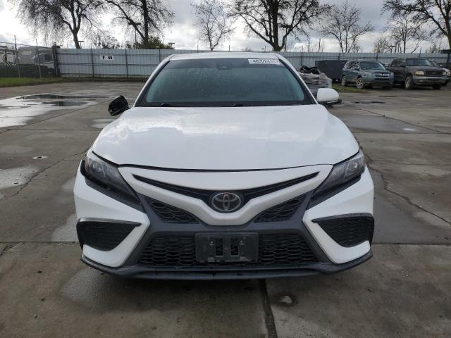 4T1G11AK4PU719865 - 2023 TOYOTA CAMRY SE NIGHT SHADE WHITE photo 5