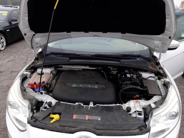 1FADP3R4XDL251719 - 2013 FORD FOCUS BEV WHITE photo 11