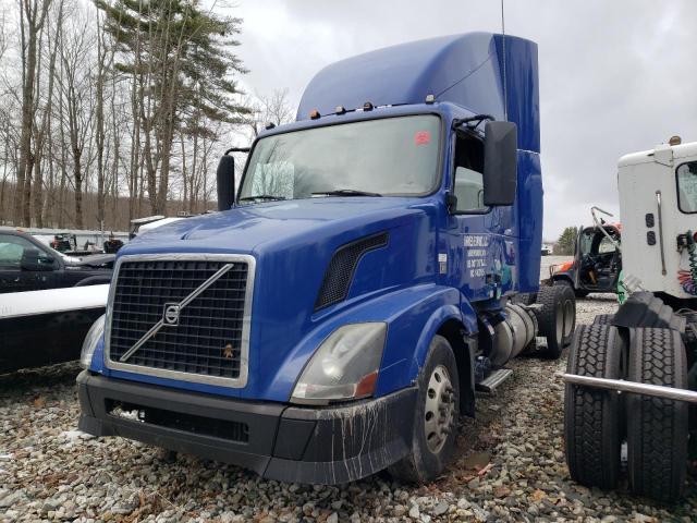 4V4NC9EH1FN927993 - 2015 VOLVO VN VNL BLUE photo 2