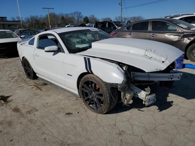 1ZVBP8AM3E5264924 - 2014 FORD MUSTANG WHITE photo 4