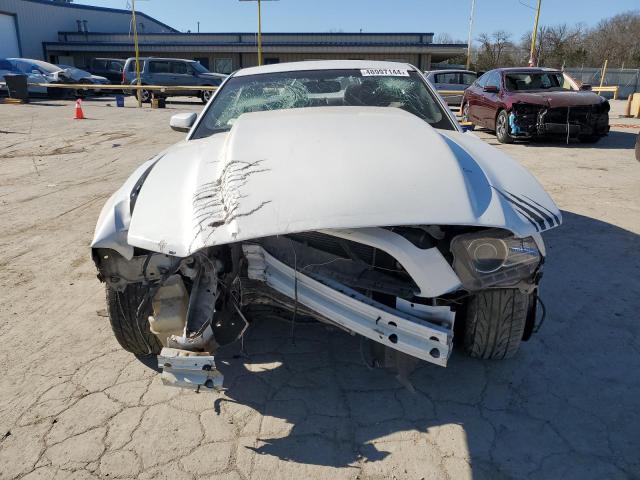1ZVBP8AM3E5264924 - 2014 FORD MUSTANG WHITE photo 5