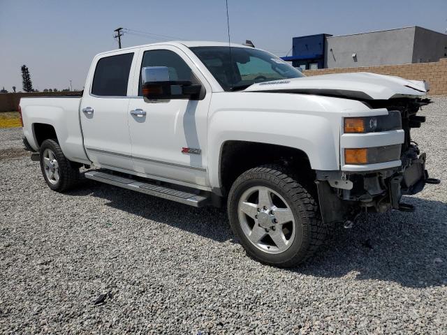 1GC1KWE80FF657483 - 2015 CHEVROLET SILVERADO K2500 HEAVY DUTY LTZ WHITE photo 4