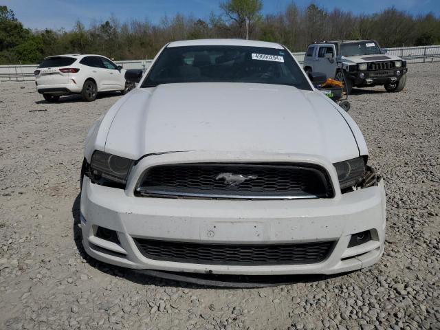 1ZVBP8AM0E5311357 - 2014 FORD MUSTANG WHITE photo 5