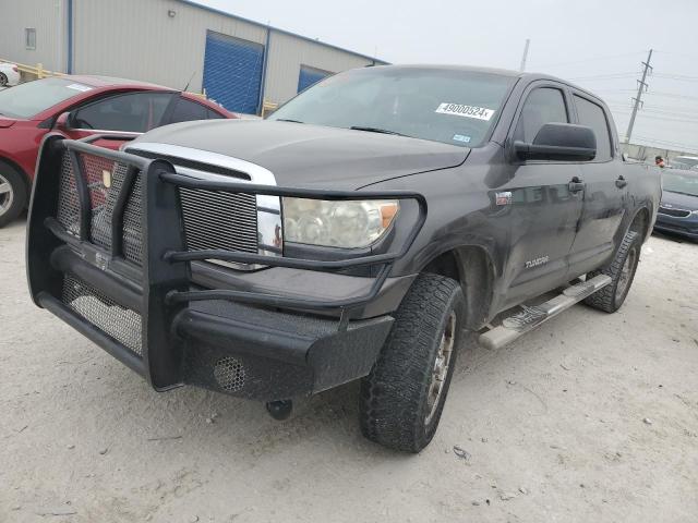 5TFDW5F18CX260977 - 2012 TOYOTA TUNDRA CREWMAX SR5 GRAY photo 1