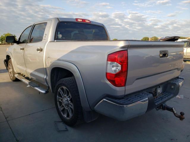 5TFEM5F13FX084015 - 2015 TOYOTA TUNDRA CREWMAX SR5 SILVER photo 2