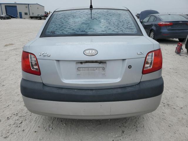 KNADE123666088359 - 2006 KIA RIO SILVER photo 6