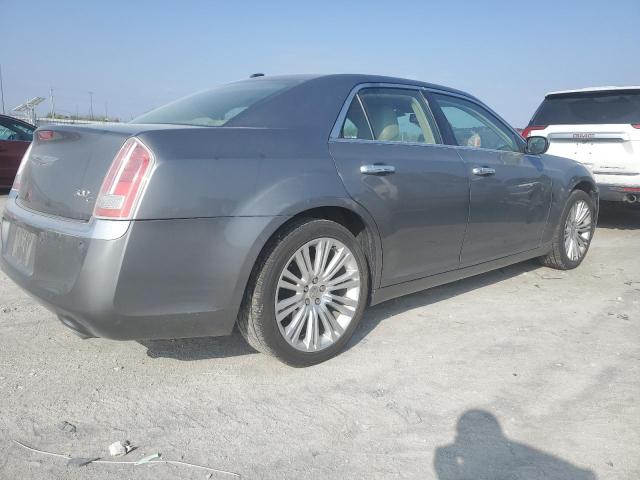 2C3CA6CTXBH538923 - 2011 CHRYSLER 300C GRAY photo 3