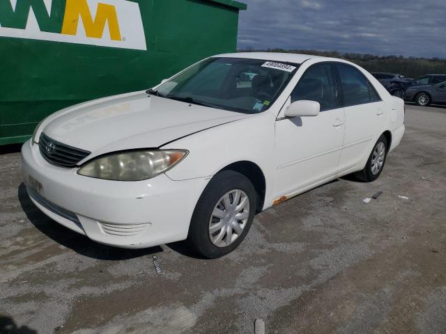 4T1BE32K75U018727 - 2005 TOYOTA CAMRY LE WHITE photo 1