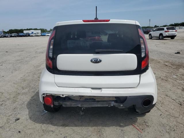 KNDJN2A2XJ7520300 - 2018 KIA SOUL WHITE photo 6