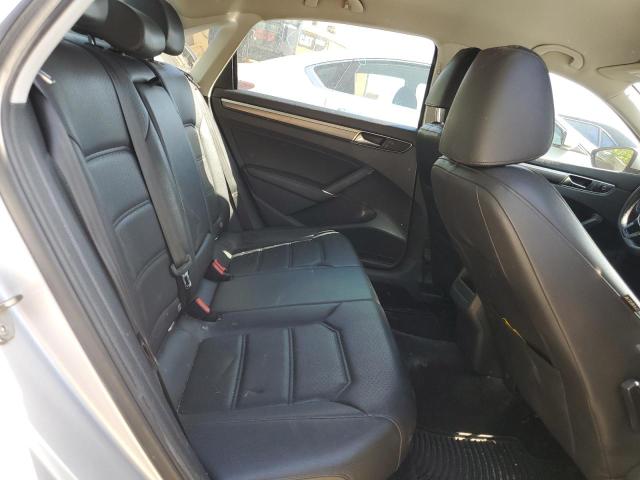 1VWDT7A39HC048565 - 2017 VOLKSWAGEN PASSAT R-LINE Gümüş foto 10