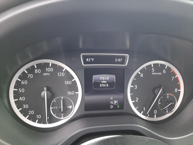 SJKCH5CP8JA040735 - 2018 INFINITI QX30 BASE Braun Foto 9