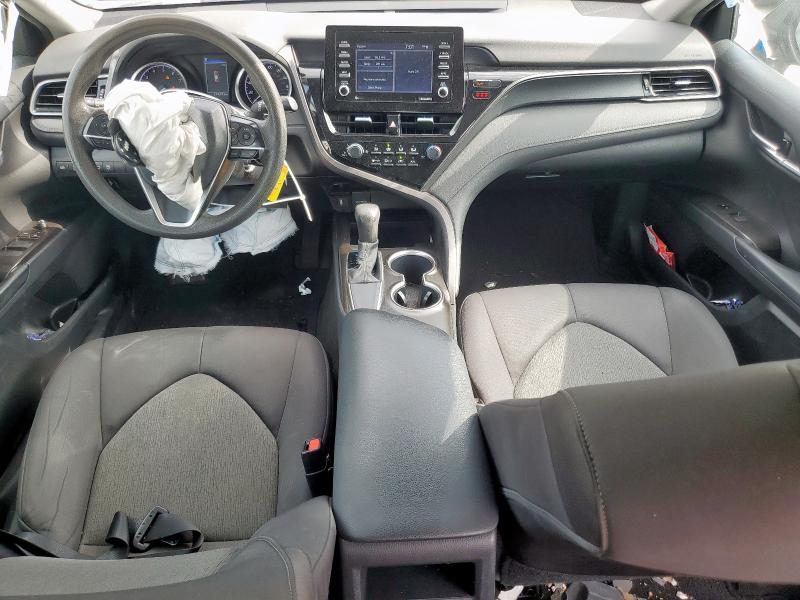 4T1C11AK1MU609575 - 2021 TOYOTA CAMRY LE GRAY photo 8