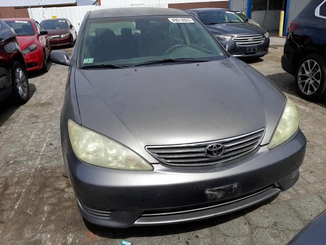 4T1BF32K35U607125 - 2005 TOYOTA CAMRY LE GRAY photo 5