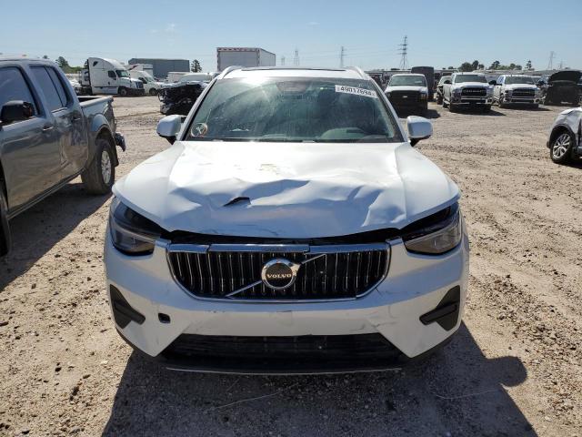 YV4L12UK5R2227992 - 2024 VOLVO XC40 CORE WHITE photo 5